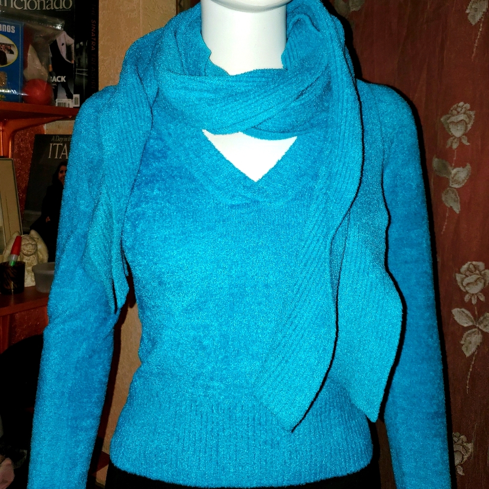 💙Beautiful Turquoise Silky Soft Sweater & Scarf💙